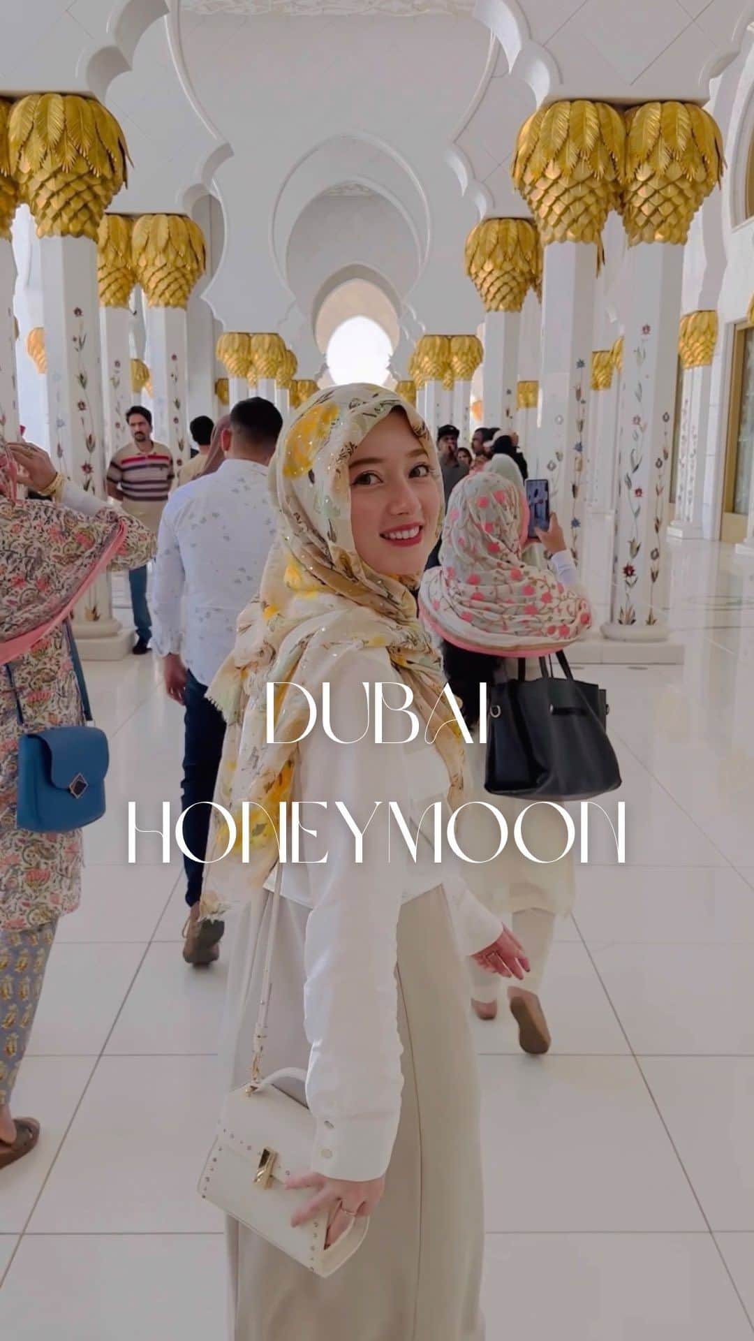 のインスタグラム：「.  ドバイ旅行の動画 ようやくリールにまとめてみた🤣✈️  基本ホテルでまったり過ごしていたので 数少ない観光地巡りでしたが、 少しでも雰囲気が伝われば☺️🐫🌃🕌✨  📍 ・𝘋𝘦𝘴𝘦𝘳𝘵 𝘚𝘢𝘧𝘢𝘳𝘪 𝘋𝘶𝘣𝘢𝘪ㅤ ・𝘋𝘶𝘣𝘢𝘪 𝘔𝘢𝘭𝘭ㅤ ・𝘚𝘩𝘦𝘪𝘬𝘩 𝘡𝘢𝘺𝘦𝘥 𝘎𝘳𝘢𝘯𝘥 𝘔𝘰𝘴𝘲𝘶𝘦ㅤ ・𝘋𝘶𝘣𝘢𝘪 𝘔𝘢𝘳𝘪𝘯𝘢 𝘔𝘢𝘭𝘭ㅤ ・𝘗𝘢𝘭𝘮 𝘑𝘶𝘮𝘦𝘪𝘳𝘢𝘩ㅤ ・𝘈𝘵𝘭𝘢𝘯𝘵𝘪𝘴, 𝘛𝘩𝘦 𝘗𝘢𝘭𝘮ㅤ ・𝘉𝘶𝘳𝘫 𝘒𝘩𝘢𝘭𝘪𝘧𝘢  ホテルステイバージョン🏨🏝も また出来たらUPしようかな😌🌼  #ドバイ旅行 #ハネムーン #dubai」