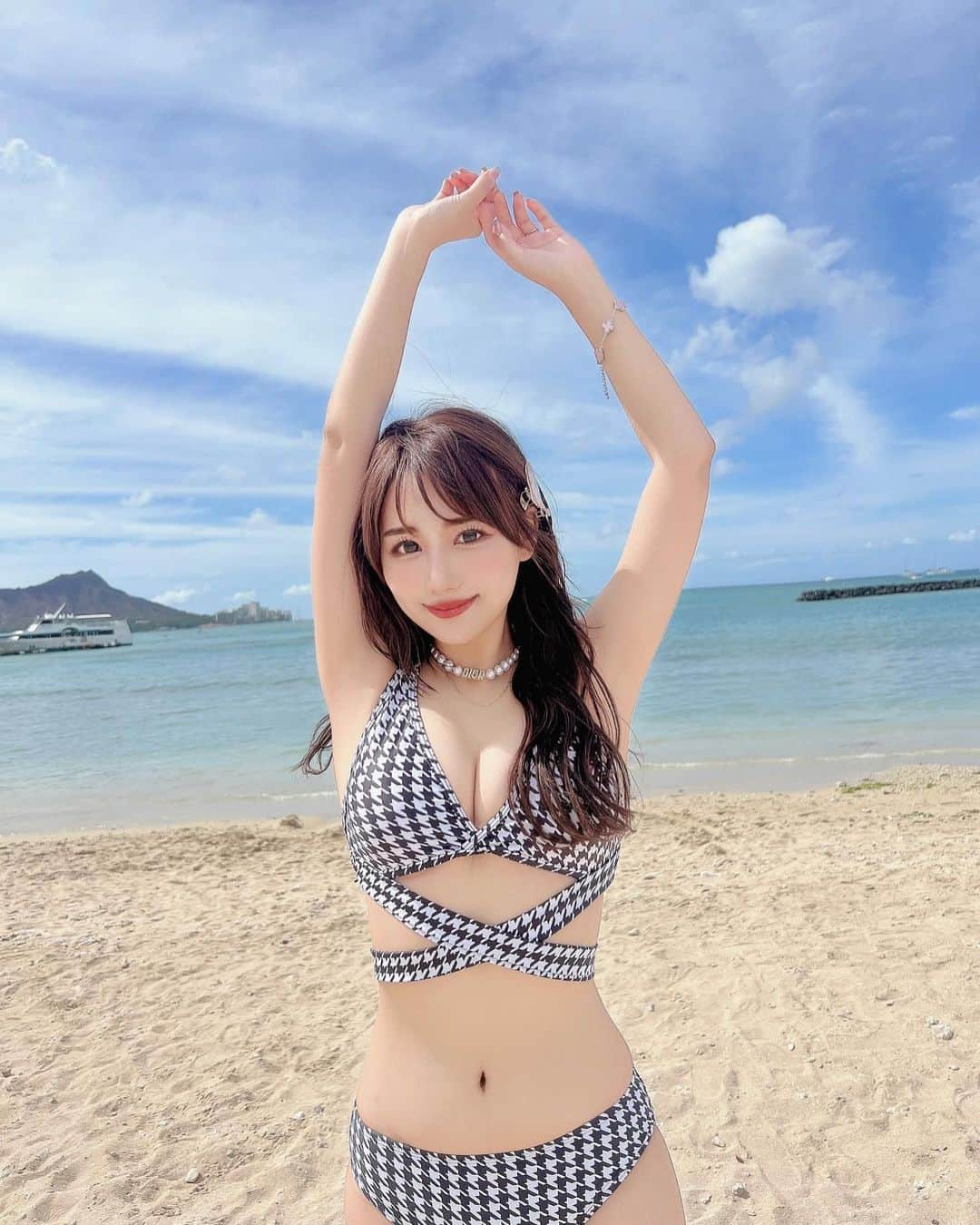 加藤里奈さんのインスタグラム写真 - (加藤里奈Instagram)「⋆  ホテル目の前にある海でくつろいだ日のお写真🏖  久しぶりのビキニ投稿は 最近ゲットしたお気に入りで👙🤍  @coup.de.coeur_official のだよん〜 めちゃ可愛くて愛用しそう🪞  #海外旅行 #海外 #海外コーデ #旅行 #旅行コーデ #旅行好きな人と繋がりたい #旅行記 #ハワイ #ハワイ旅行 #ハワイグルメ #ハワイ生活 #ハワイアンカフェ #Hawaii #hawaiistagram #hawaiisbestphotos #hawaiilife #水着 #ビキニ #ビキニ女子 #水着コーデ #水着女子」7月11日 18時54分 - katoco0326