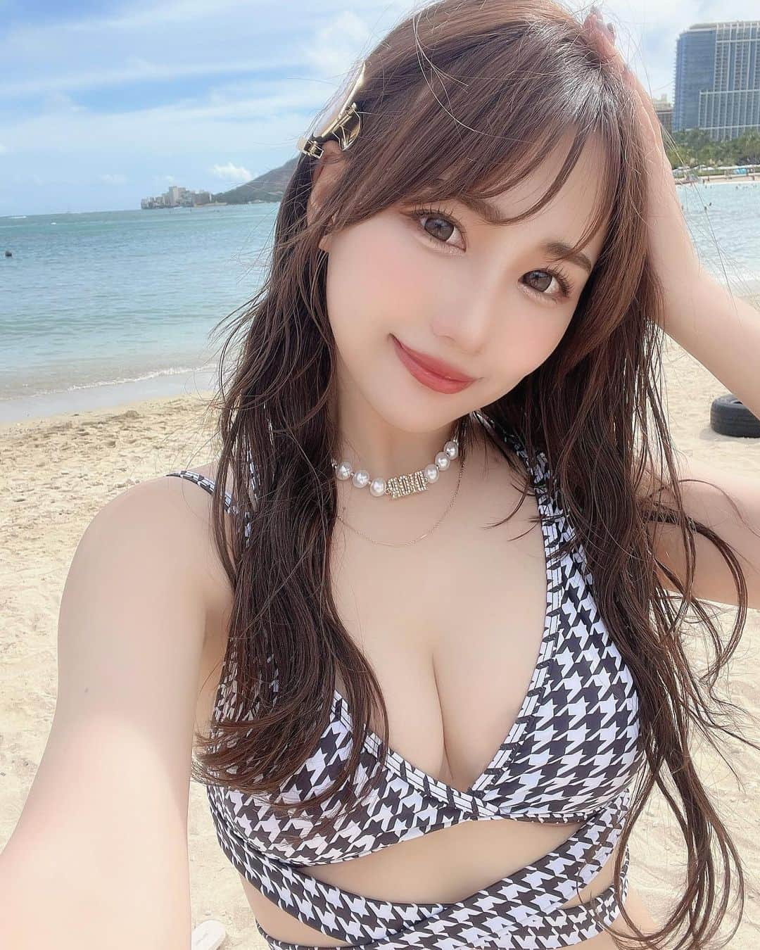 加藤里奈さんのインスタグラム写真 - (加藤里奈Instagram)「⋆  ホテル目の前にある海でくつろいだ日のお写真🏖  久しぶりのビキニ投稿は 最近ゲットしたお気に入りで👙🤍  @coup.de.coeur_official のだよん〜 めちゃ可愛くて愛用しそう🪞  #海外旅行 #海外 #海外コーデ #旅行 #旅行コーデ #旅行好きな人と繋がりたい #旅行記 #ハワイ #ハワイ旅行 #ハワイグルメ #ハワイ生活 #ハワイアンカフェ #Hawaii #hawaiistagram #hawaiisbestphotos #hawaiilife #水着 #ビキニ #ビキニ女子 #水着コーデ #水着女子」7月11日 18時54分 - katoco0326