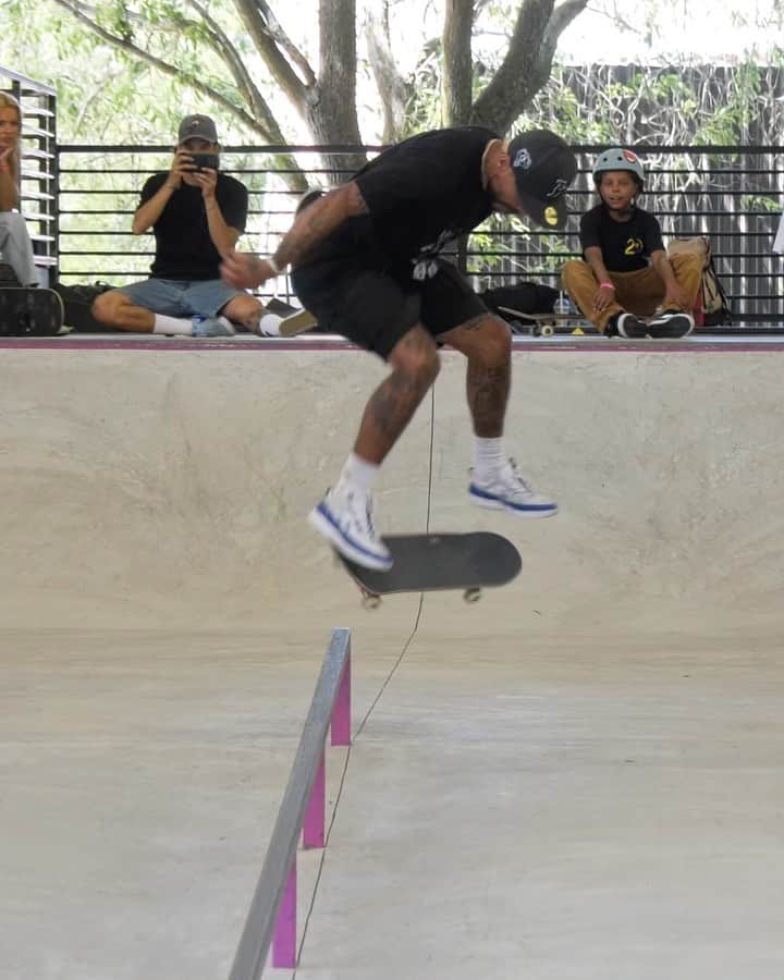 マニー・サンティアゴのインスタグラム：「@woodwardwest DAY 1 Full Edit, Link in Bio 🫶🏽🛹 📹: @custodiophoto」