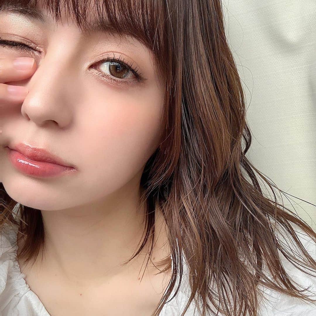marikoのインスタグラム：「＊ . お気に入りカラコン VIVIRINGのブラウン♡ 橋本環奈ちゃん風の目元になれる🤭  VIVIRING GRAYはソフトグレーカラーがリードが自然にトーンアップしてくれる♡  オリーブのカラコンは似合わんやろなって思ってだけど意外と馴染んだ！！ ハーフっぽい感じに🫒  @poplens_official   ＊ #POPLENS#ポップレンズ#カラコン#オーレンズ#橋本環奈風カラコン#はしかんカラコン#色素薄い系カラコン#虹彩カラコン#ハーフカラコン#カラコンレポ」