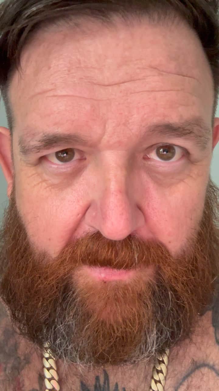 ニック・フロストのインスタグラム：「Cabbies hate it! I don’t mind though…」