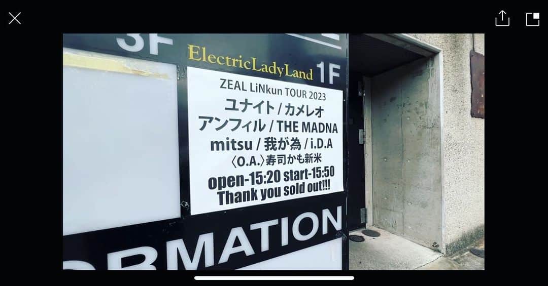 Kouichiのインスタグラム：「こんばんわ🐣  今日は「ZEAL LiNkun TOUR 2023」 2023.05.25（木）名古屋E.L.L.公演の ドキュメント映像の確認をしてまちた。  この日、楽しかったな〜😌♫  カメレオ、約6年ぶりのライヴだって！ 生きてると何が起きるかホントわかんないもんだね〜  素敵なドキュメント映像でした❣️  #Japan #日本 #Rock #ロック #BAND #バンド #UNiTE #ユナイト #ZEALLiNkunTOUR #2023 #名古屋ELL #Kameleo #カメレオ #HIKARU #Takashi #Chihiro #Kouichi #Takeshi #LIVE #Document #Movie」
