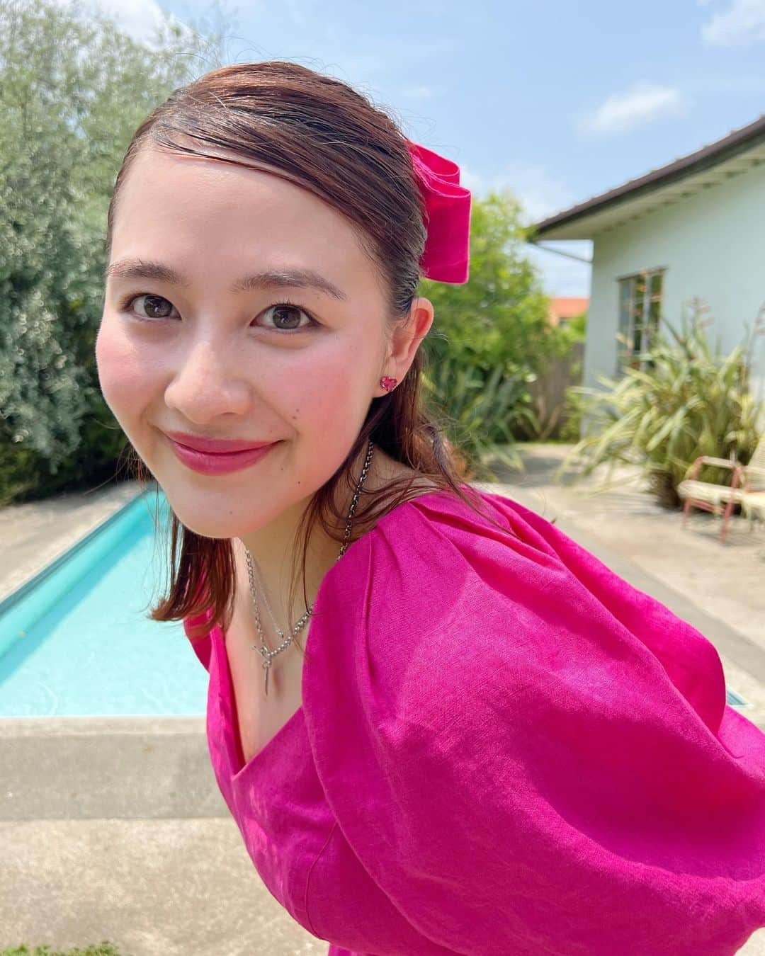 有華(ゆか) さんのインスタグラム写真 - (有華(ゆか) Instagram)「🌴🍦Darling Darling🍦🌴Behind the Scenes📷 . MV見てくれたかなー🤭❤️？ 暑い中朝から夜まで みんなでダンスを覚えたり日焼け止め塗りたくったり たくさんの人が魔法をかけてくれて3:13の作品ができてます🥺🫶 1人じゃないなー！ほんっっっっとうに感謝っ!!!! 何度でも見て欲しい!!!! . #有華」7月11日 19時22分 - yuka__song