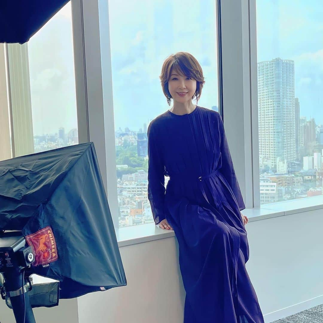 伊藤蘭さんのインスタグラム写真 - (伊藤蘭Instagram)「📸 先日はいつものように 見晴らしのよいソニーさんの会議室で 沢山取材をして頂きました。 ⁡ インタビューに来てくださった皆様 有難うございました💕 ⁡ #伊藤蘭 #ランスタグラム @yoshieinaba_official #donatellapellini @dressunreve #インタビュー 📷 #コンサートツアー #50thAnniversaryTour🎤 #StartedfromCandies✨ #3rdAlbum💿 #7月19日発売 #LEVEL9.9 #レベルナインポイントナイン #発売間近✨ #チェックしてみてくださいね😉」7月11日 19時24分 - ranito_official