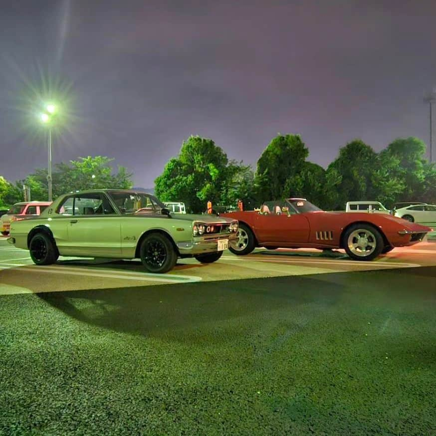 金原弘光さんのインスタグラム写真 - (金原弘光Instagram)「日本とアメリカのポンコツ2台❗ 1972年　ハコスカGT-R  1969年　シボレーコルベット #ハコスカ  #コルベット #corvette」7月11日 19時35分 - hiromitsu.kanehara