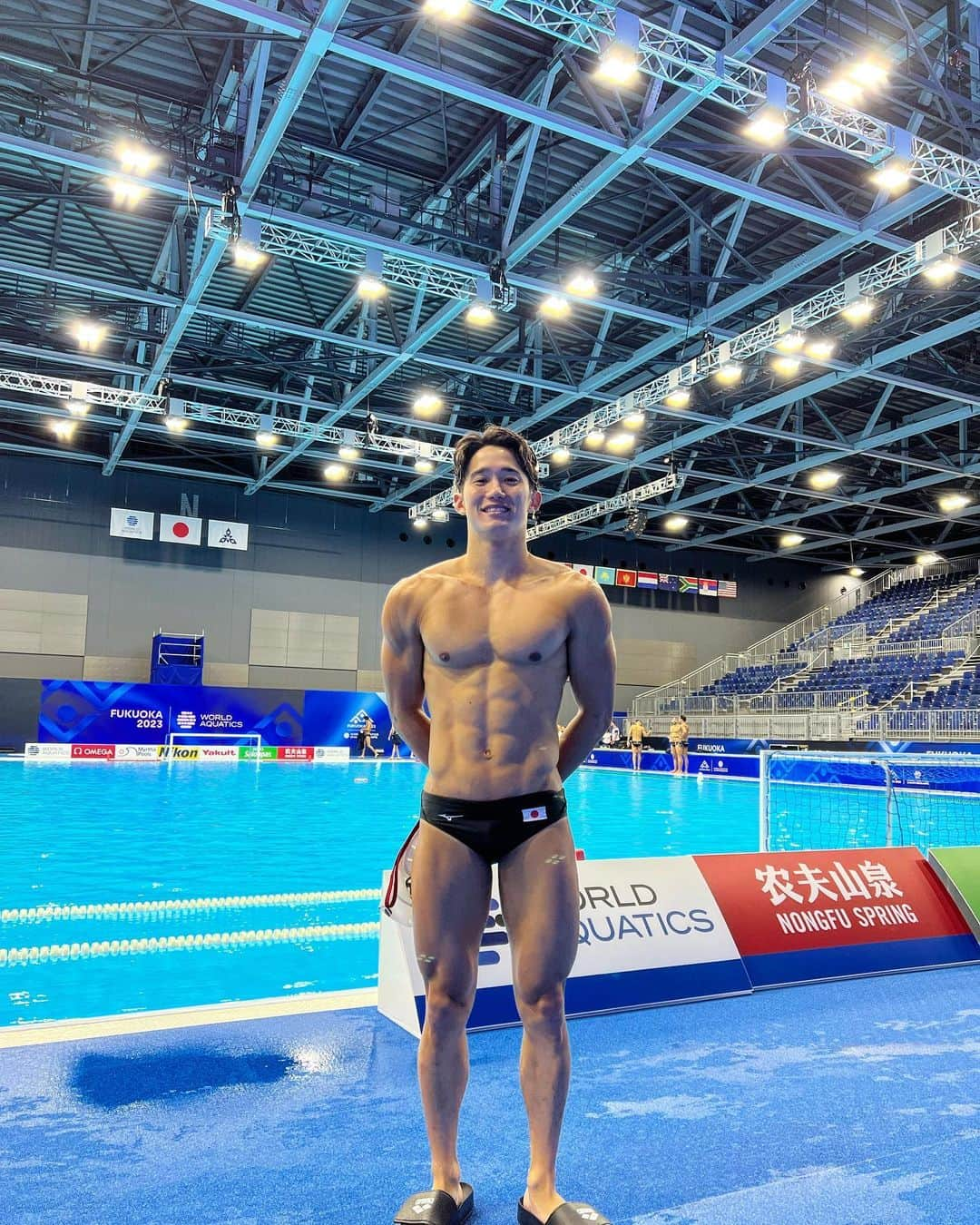 荒井陸のインスタグラム：「World Championship in Fukuoka🇯🇵🍜  一年延期になった世界水泳も沢山の方々の協力のおかげで今年やっと福岡マリンメッセで開催されます。  日本で行われる世界大会は自分が競技をやっている間にもうないだろうなとも思っています。だからこそ、沢山の人に水球というスポーツを観てほしいと思ってます。皆さんも世界水泳を一緒に盛り上げて頂けると嬉しいです。  #福岡 #世界水泳」