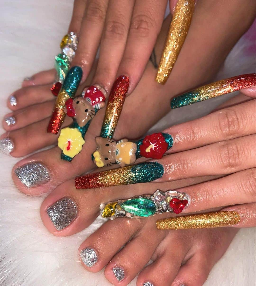 瀬戸ももあのインスタグラム：「newnail(ٛ০◦০ٛ⌯)໊🎀  日焼けキティさんが可愛すぎる超お気に入り🥹   #スカルプネイル  #1枚max  #2枚max  #ロングネイル  #ギャルネイル  #キティちゃんネイル  #ラスタカラーネイル  #夏ネイル」