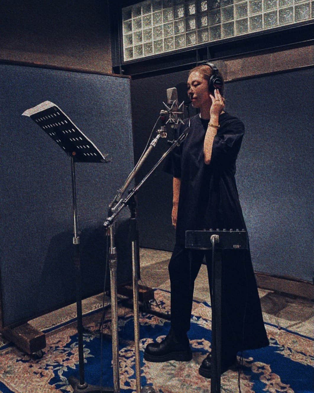 傳田真央のインスタグラム：「The other day, we had a really inspirational recording ✨🎙️✨ I want to tell my 12-year-old self that this is happening after so many years!」