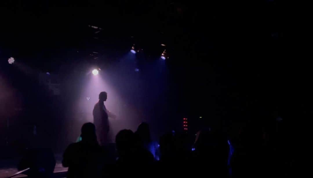 のインスタグラム：「SCHNELL LIVE ~SONG FOR YOU~  『monologue』  いつもみたく君は愚痴を言うけど どんな気持ちで聞いたらいいの？  僕は君の事好きなのに 勇気が出せなくてまた相談役  本音を言えば楽になるのかな？ タイミングばかり気にして動けない 今の関係が崩れてしまうなら こんな気持ち捨てさりたい  I'm sorry 辛くて君を見れない 苦し過ぎてtonight I love you、love you 届かなくてもいい 叶うはずのない 想いを込めた独り言  上辺だけじゃなく Want to understand  心で通じ合いたい 彼よりきっと大事にするよ だから離れないで側にいて  I'm sorryこれ以上君を待てない 答えを出してtonight I need you、I need you 最後に伝えるよ 友達じゃなくて 君の一番になりたいんだ  たとえ僕じゃなくても 幸せになって欲しい どんな時でも君の味方だよ 信じて欲しい  I'm sorry 辛くて君を見れない 苦し過ぎてtonight I love you、love you 届かなくてもいい 叶うはずのない 想いを込めた独り言」