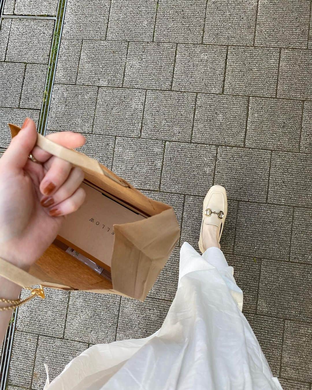 平木愛美さんのインスタグラム写真 - (平木愛美Instagram)「1.臨月妊婦 2.靴 346.この日の間食おやつたち、 ハートの指輪。 5.脚がなんか白くて靴と同化 7.日傘 89.お花  🤍」7月11日 19時38分 - manamihiraki