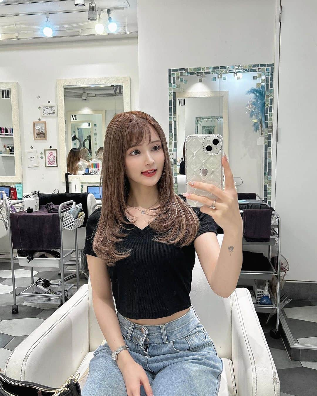 高木美佑のインスタグラム：「. 久々のレイヤーカット✂︎  最近は細かめのハイライト 入れてるんだけど最高可愛い⤴︎🖤  リタッチしてないのに 毎回馴染ませてくれてる  @lapis_sota 天才  　 #lapis #天才」