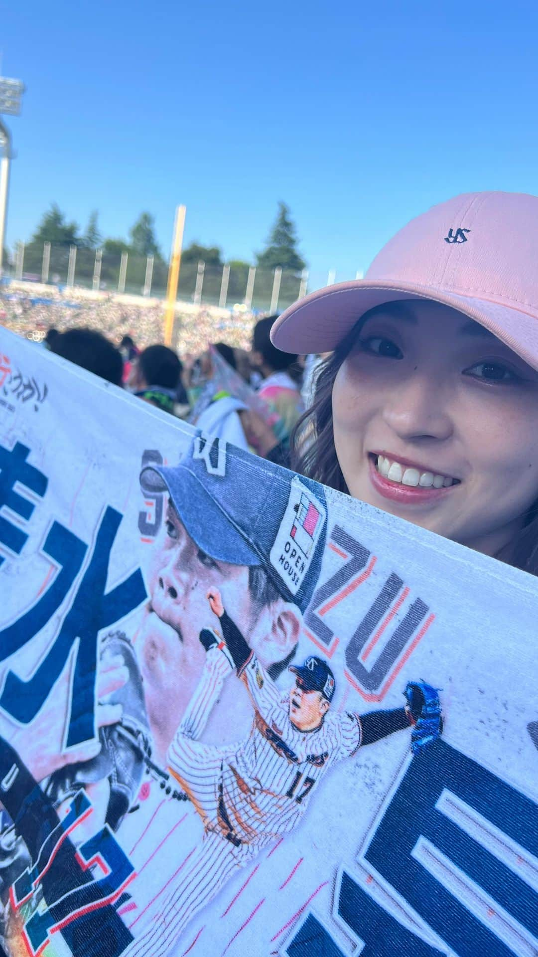 鈴木友梨耶のインスタグラム：「るかと野球観戦楽しすぎた⚾️ 私野球好きだけど、ボール投げるの下手すぎて泣いちゃう😭笑  #野球 #野球観戦 #ヤクルト #神宮球場 #球場グルメ #清水昇 #趣味」