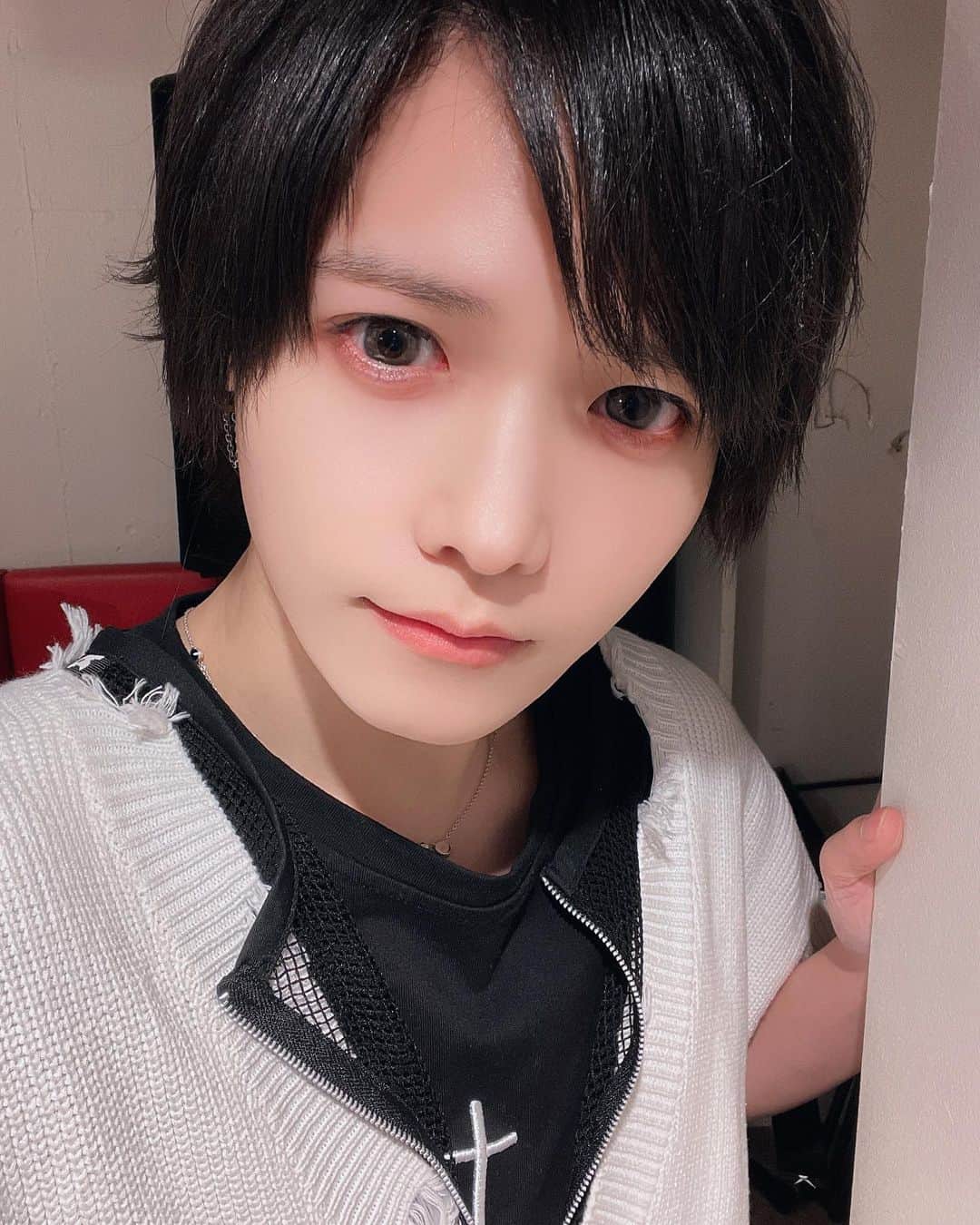 島貫勇士のインスタグラム：「ちゅるん ・ ・ ・ #ポートレート  #メンズアイドル #アイドル #かわいい #かっこいい #自撮り界隈 #両目界隈 #雰囲気男子 #雰囲気好き #メン地下  #メンズメイク #メンズヘア #あざと男子 #彼氏感 #彼女目線  #l4l #instagood #Instagram #selca #selfie #instalike #follow #followme #japaneseboy #japanboy」