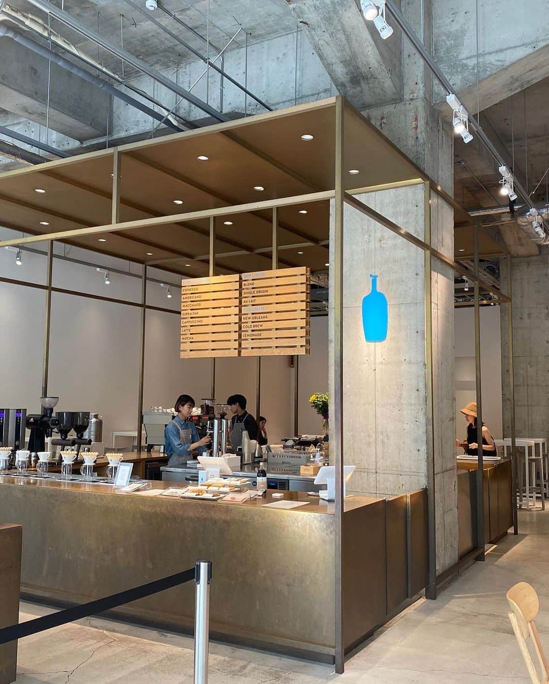 rats1316のインスタグラム：「札幌にも上陸すればいいのになぁ☕️ ・ ・ ・ #カフェ#cafe#bluebottlecoffee」