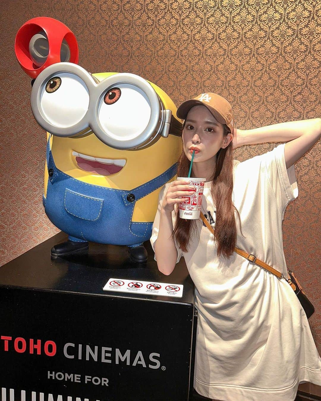 畔勝遥さんのインスタグラム写真 - (畔勝遥Instagram)「・  レイトショー🎞🌝🥤  いつもお昼とかに映画観るんやけど 初のレイトショーこれからハマりそう🤭♥️  誕生日にプレゼントでもらった ニューエラ🧢🤎 色合いがめちゃ可愛い🥰  #レイトショー #映画 #ニューエラ #newera  #キャップ #キャップコーデ」7月11日 19時51分 - haruka_azekatsu