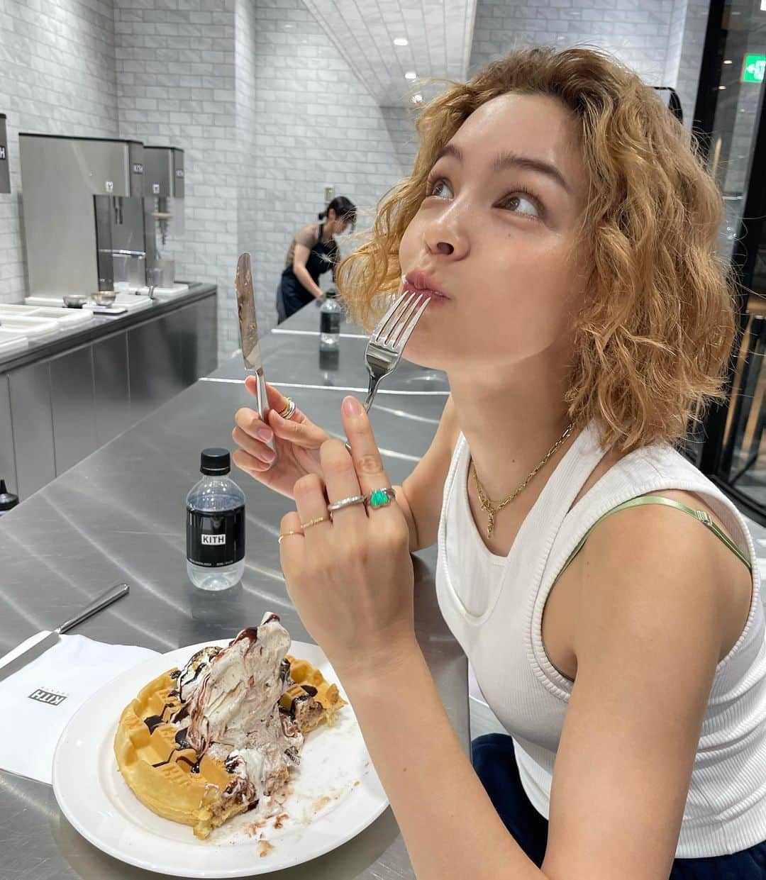 ステファニーさんのインスタグラム写真 - (ステファニーInstagram)「🍦🧇🍪🍫❤️‍🔥💦 【Kith Treats Tokyo Presents -    The Treats Waffle Program Launch Party】  NY発のライフスタイルブランドで知られているKITHが やっているKith Treats Tokyoで新メニューを食べた時の 写真なんだけど…  オリジナルフレーバーのアイスクリームと焼きたての ワッフルが最高にマッチして美味しかった♡ みんなも宮下パークへ行って食べてきて♡  #love #yummy #icecream #waffle #kith #kithtokyo #kithtreats #tokyo #shibuya #宮下パーク」7月11日 19時54分 - steph_0928_