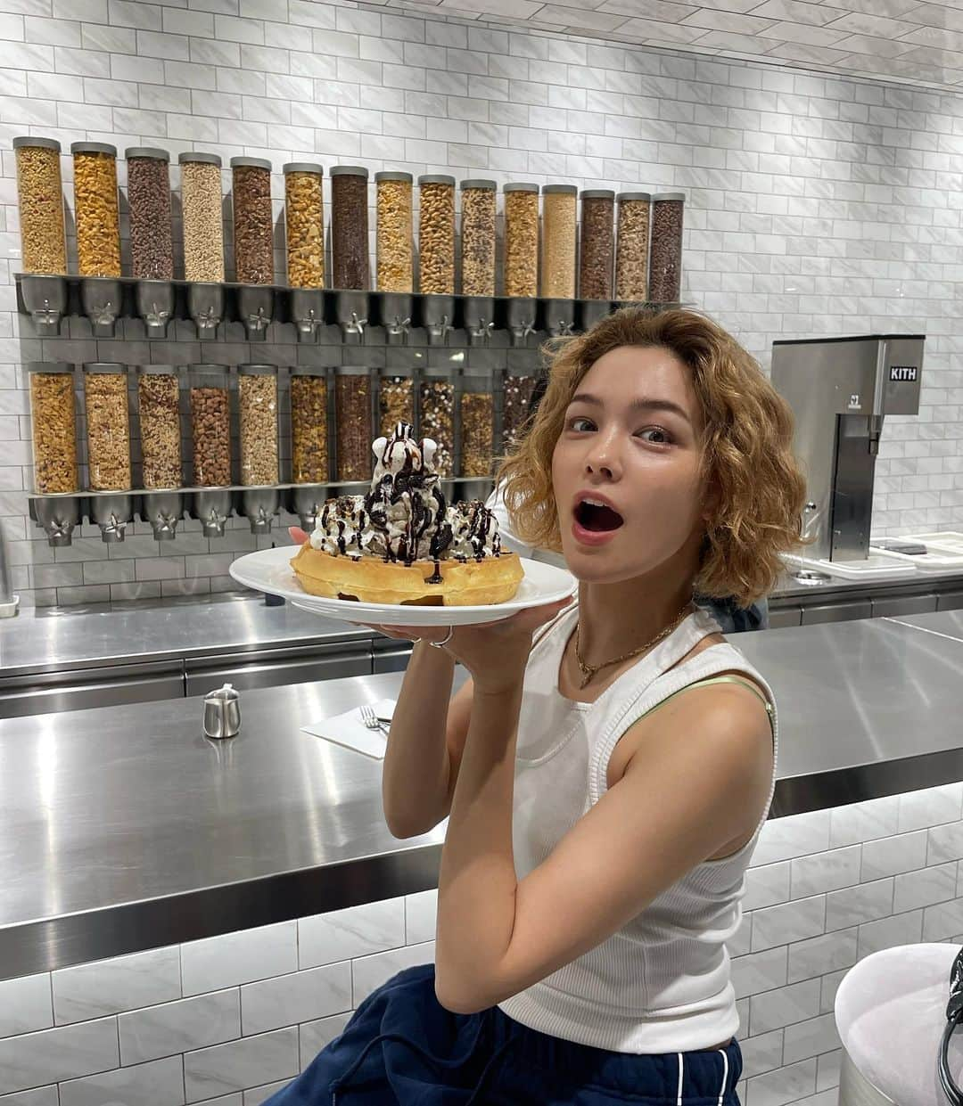 ステファニーさんのインスタグラム写真 - (ステファニーInstagram)「🍦🧇🍪🍫❤️‍🔥💦 【Kith Treats Tokyo Presents -    The Treats Waffle Program Launch Party】  NY発のライフスタイルブランドで知られているKITHが やっているKith Treats Tokyoで新メニューを食べた時の 写真なんだけど…  オリジナルフレーバーのアイスクリームと焼きたての ワッフルが最高にマッチして美味しかった♡ みんなも宮下パークへ行って食べてきて♡  #love #yummy #icecream #waffle #kith #kithtokyo #kithtreats #tokyo #shibuya #宮下パーク」7月11日 19時54分 - steph_0928_