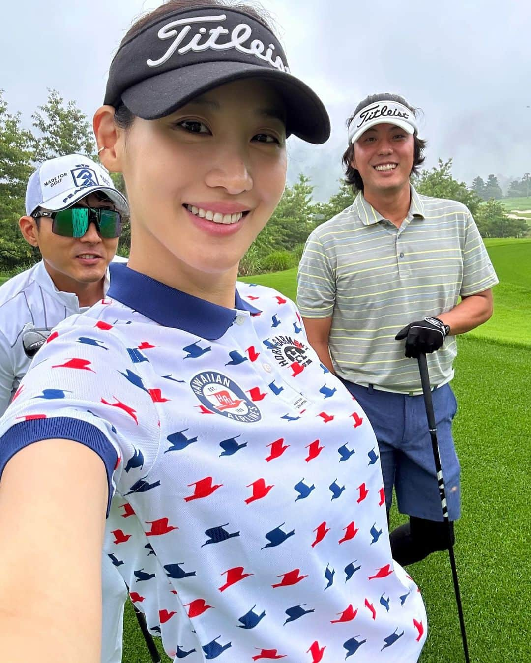 キム・スヒョンさんのインスタグラム写真 - (キム・スヒョンInstagram)「we golf…rain or shine ✌🏻  비가 와서 취소될까 걱정되는 날도  기다리는 우리한테 운이 따라주네!  #golf #golflife」7月11日 19時54分 - claudiashkim