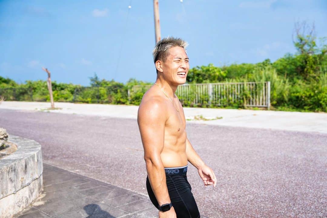 大雅のインスタグラム：「あちー笑笑  この前始めて熱中症になって死ぬかと思ったから皆さんも気を付けて🙏笑  #熱中症　#30ゲロはした笑」