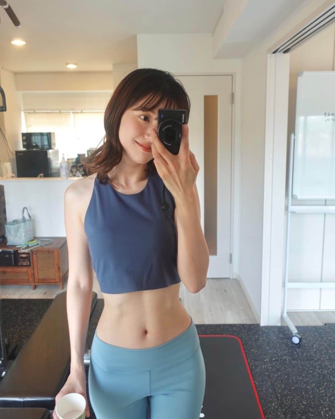 的場絢香さんのインスタグラム写真 - (的場絢香Instagram)「* ⁡ 最近カラダの調子がいいので 記録しておこうっと。 ⁡ うっすらだけど腹筋に縦筋が…！ 変化感じられるとモチベーション上がる💪🏻♡ ⁡ @private_gym_v  いつもありがとうございます！ ⁡ おしりのトレーニングもがんばるぞ~🍑 ⁡ _ _ _ #トレーニング  #パーソナルトレーニング」7月11日 19時58分 - ayaka_matoba