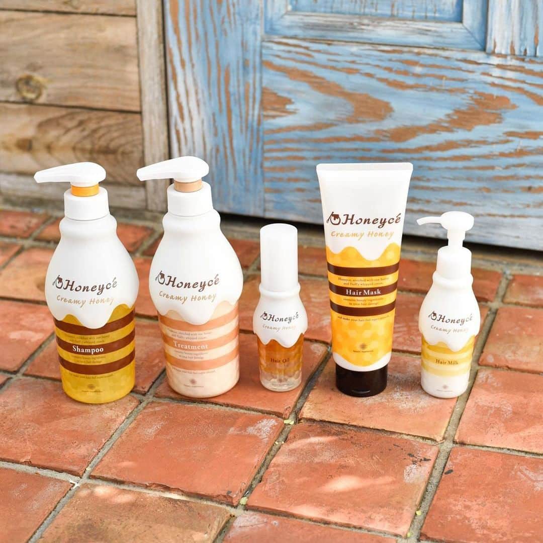 Honeyce(ハニーチェ) のインスタグラム：「📣Amazonプライムデー  あす7/12(水)23:59まで！  Amazon公式にて 3,000円(税込)以上のセット商品10％OFFクーポン配布中🎁  この機会にまとめ買いもおすすめです♪  Amazon公式へはプロフィールのリンクからcheck →@honeyce8  #ハニーチェ #honeyce  #はちみつシャンプー #シャンプー #トリートメント #ヘアマスク #ヘアミルク #ヘアオイル」