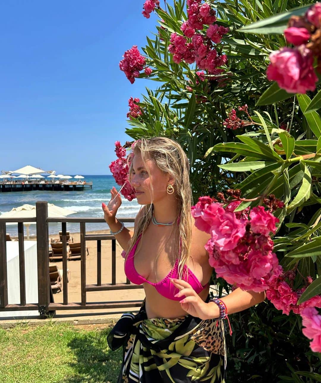 アリサ・フェディチキナのインスタグラム：「Salt air 🫧」