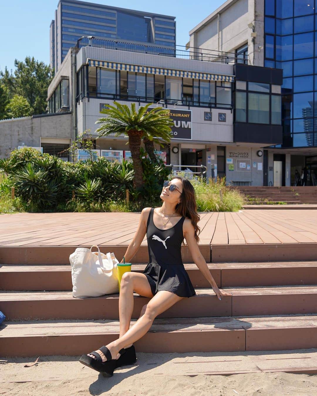 KANAMIのインスタグラム：「・ 夏になると色んな水着を集めたくなる☀️ 初めてワンピースタイプの水着をGETしたよ🩶 お腹周りとかヒップライン隠れるし リサイクル素材なんだけど、 丈夫でしっかりしてるからとても安心🥰 この日暑すぎて水浴びたんだけど、 すぐ乾くから帰りは上から服着て帰れた🤣🤙🏾  PUMAの大きなロゴがお気に入り🐆💜  @amazonjapan @puma  #everydayconfidence #PUMAswim #PUMA #pr  https://www.amazon.co.jp/-/en/93563717-Womens-One-Piece-Swimsuit-Black/dp/B0C1MBPG5F/ref=sr_1_17?crid=2O70YO5156O25&keywords=puma%2Bswim&qid=1687848665&sprefix=puma%2Bswi%2Caps%2C300&sr=8-17&th=1」