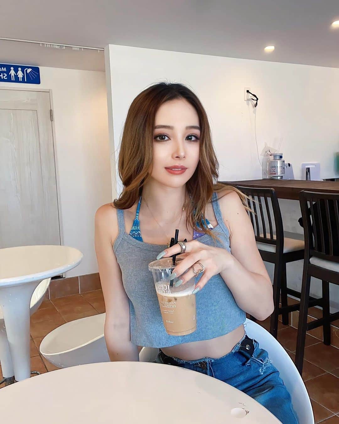 谷口美咲のインスタグラム：「. 今年の夏は去年より 控えめに遊んでおります✌🏼 . あつーって言いながら 食べるアイスが最高に美味しい🫶🏼🧡 . 今年は何回海行けるかなー🌴 . #summer」