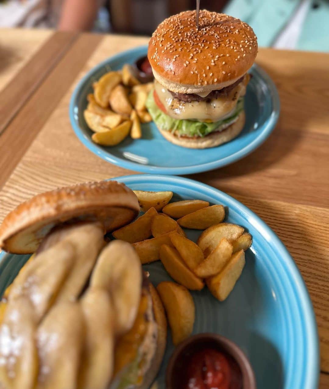 有吉弘行のインスタグラム：「🍔」
