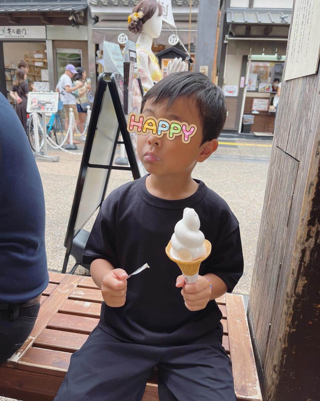 本田朋子さんのインスタグラム写真 - (本田朋子Instagram)「浅草へ。　　　  太田駅から浅草まで直通の「りょうもう号」に乗って行ってみました。  息子はお菓子やポケモン図鑑をバッグに忍ばせて、小旅行気分。  仲見世で小腹を満たしながら、浅草寺など散策を楽しみました。  ちなみに、1枚目の写真は、息子が撮影。 スカイツリー入ってて、ないす！  次回は人力車に乗りたいね！  #群馬 #太田 #浅草 #りょうもう号 #浅草寺 #仲見世グルメ」7月11日 20時04分 - tomoko_honda_official_phonics