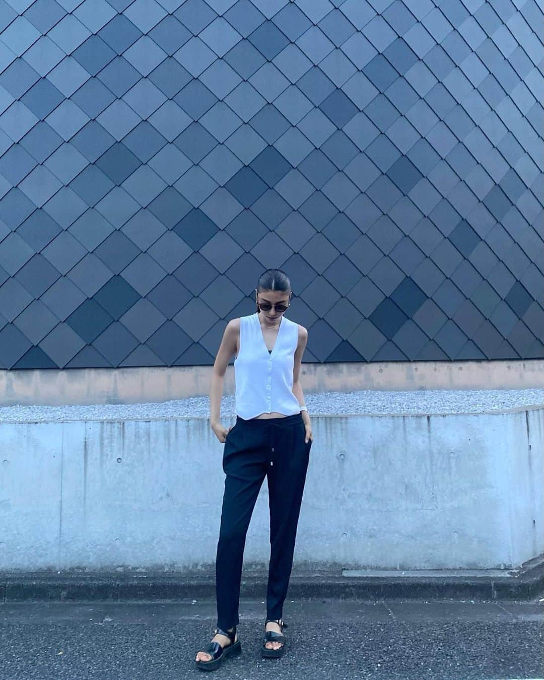 石井エミリーさんのインスタグラム写真 - (石井エミリーInstagram)「simple style 💙🤍🖤  #今日のコーデ#コーデ #outfit#outfitoftheday#outfits#style#codinate#simple#simplestyle#fashion」7月11日 20時08分 - _emilyishii_