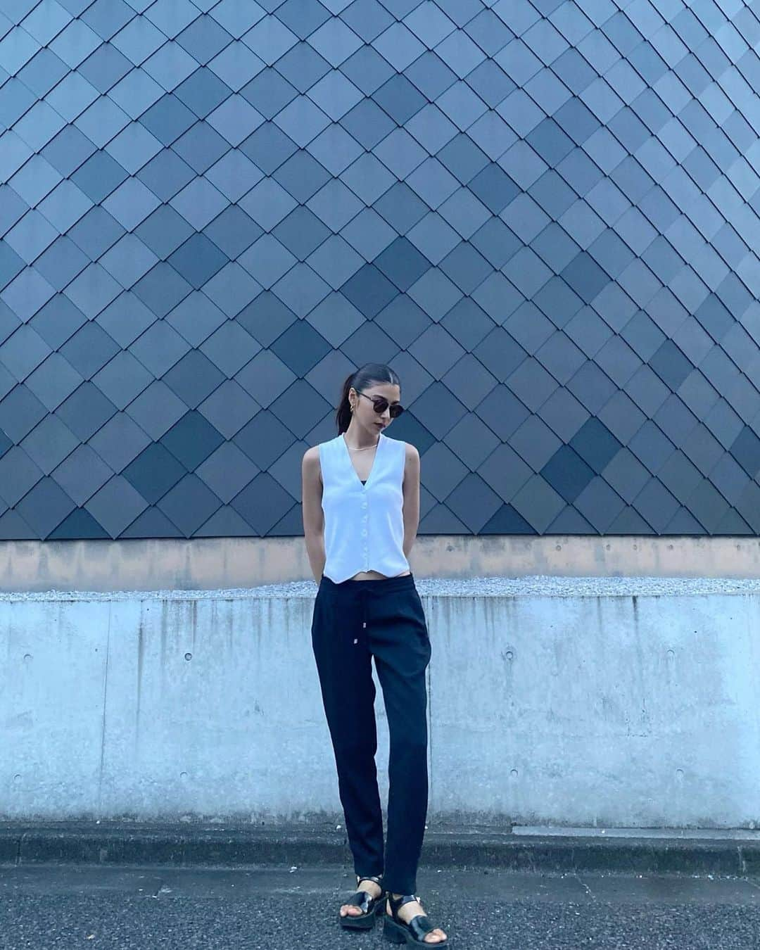 石井エミリーさんのインスタグラム写真 - (石井エミリーInstagram)「simple style 💙🤍🖤  #今日のコーデ#コーデ #outfit#outfitoftheday#outfits#style#codinate#simple#simplestyle#fashion」7月11日 20時08分 - _emilyishii_