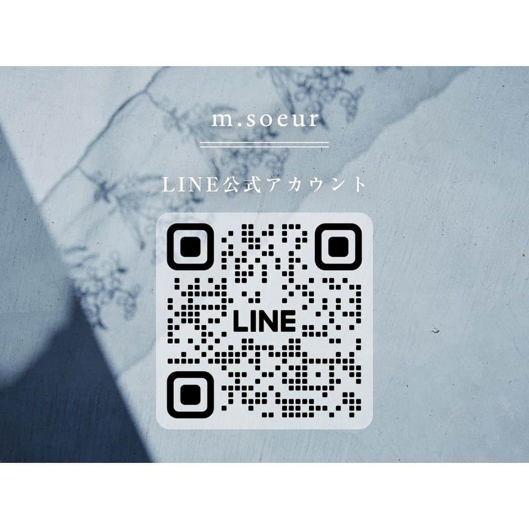 エムスールのインスタグラム：「\ お知らせ /公式LINEはじめました＊ ⁡ ⁡ ⁡ いつもm.soeurをご覧いただき ありがとうございます！ ⁡ ⁡ このたび、公式LINEを開設しました＊ ⁡ ⁡ ⁡ ［　公式LINE特典　］ ⁡ - お友だち追加でクーポンゲット！ -  ⁡ ⁡ お友だち追加で 店舗/公式ONLINE STOREで使える ⁡ 30%off クーポンをプレゼント！ ⁡ クーポンをご使用いただくと、 もれなく限定ノベルティもプレゼントいたします◎ ⁡ ⁡ 使用方法にご不明な点がございましたら LINEのチャットでご相談くださいね。 ⁡ ⁡ - - - - - - -  ⁡ ⁡ ［　公式LINE では. . . ］ ⁡ ・新作リリース ・イベントのお知らせ ・クーポンやノベルティプレゼント ⁡ など、配信していく予定です◎ ⁡ ⁡ ⁡ ⁡ ［　LINEチャット　］ ⁡ ・商品に関するお問い合わせ ・お修理、オーダー ⁡ など、気になっていることがあれば LINEにて承っております。 ⁡ 電話するほどではないかも、、、 と気になっていることも お気軽にご相談くださいね。 ⁡ ⁡ ※内容や時間帯によっては すぐにお返事できない場合や、 メール/お電話をご案内させていただく場合もございます。 ⁡ ⁡ ⁡ - - - - -  ⁡ ⁡ ［　アカウント検索　］ ⁡ ・LINEアプリで「 m.soeur 」を検索 ⁡ ・LINEアプリで ID検索  @894eoanp ⁡ ・Instagram @m_soeur のハイライト「LINE」から リンクをタップ ⁡ ⁡ - - - - - ⁡ ⁡ ⁡ たくさんのお友だち登録を お待ちしております〜* ⁡ ⁡ ⁡ ⁡ #m_soeur #msoeur #エムスール ⁡ ⁡ #LINE #公式LINE ⁡ ⁡」