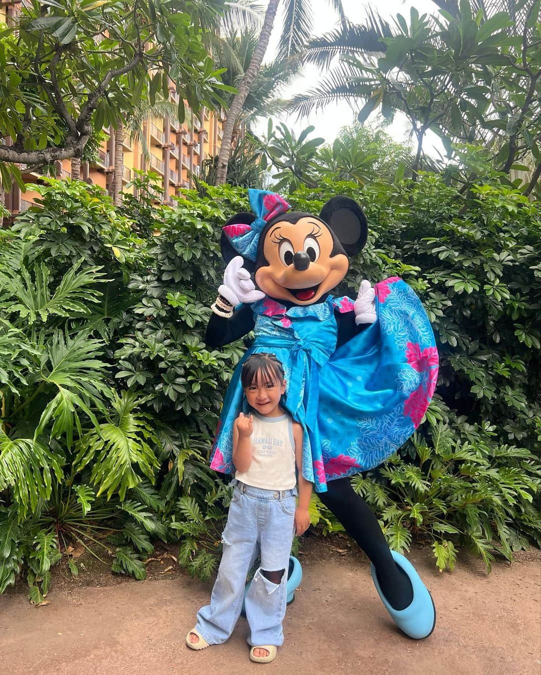 孫きょうさんのインスタグラム写真 - (孫きょうInstagram)「aulani meet&greet🐻🐭❤️  マカヒキの写真が入りきらないからまた別で😂」7月11日 20時15分 - sonkyou1013