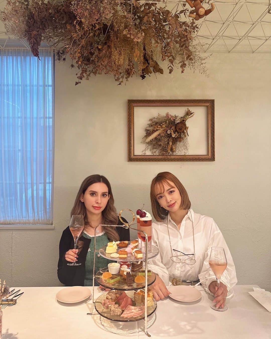 板橋瑠美のインスタグラム：「バネありがとう❤︎  可愛すぎるお店で、誕生日のお祝いしてくれました☻✨✨  私のイメージに合うお店だからって🥺❤︎  本当ありがとう〜💓💓((((･´ω`･))))」