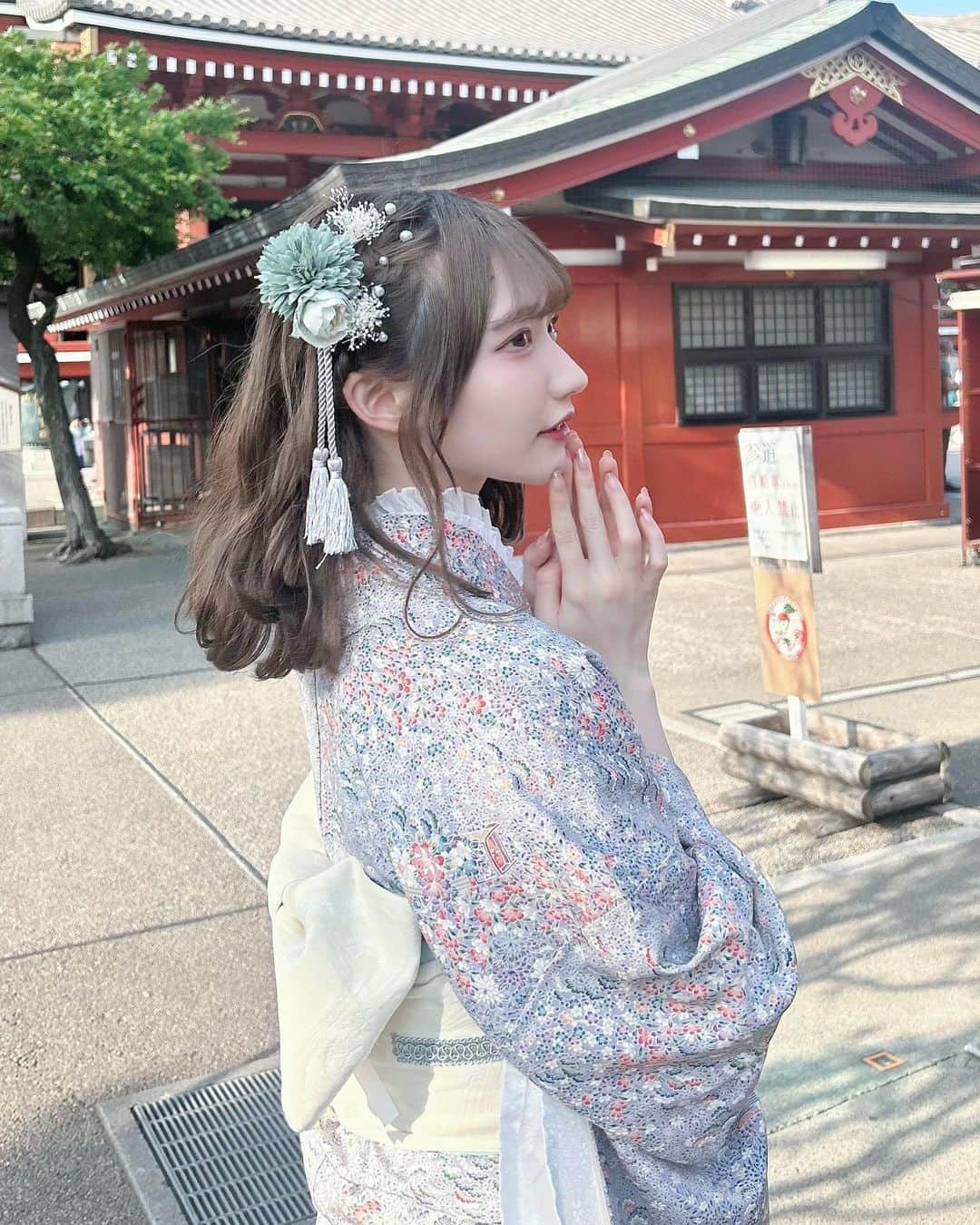 栗原えみるのインスタグラム：「着物自分で選んだの ・ ・ ・ ・ ・ ・ ・ ・ ・ ・ ・  #着物  #着物ヘア  #浅草  #浅草寺 #ヘアアレンジ  #簡単ヘアアレンジ  #フレンチガーリー #ガーリー #大人ガーリー #ガーリーコーデ  #ボブ  #ミディアム #自撮り  #自撮り界隈  #アイドル  #地下アイドル #idol #fashion #followme #lfl #fyp #ootd #japantravel」