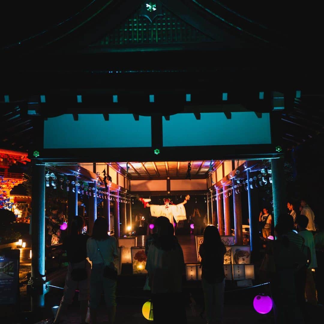 大瀧彩乃さんのインスタグラム写真 - (大瀧彩乃Instagram)「・ ⛩️上賀茂神社⛩️  7/17までライトアップのイベントがやっているそうです。  祈りの神楽舞、美しかった✨  #takiicotrip#東京京都生活#leicaq2#leiqam11 #kyoto#nakedgardenonekyoto」7月11日 20時22分 - _ayanootaki_