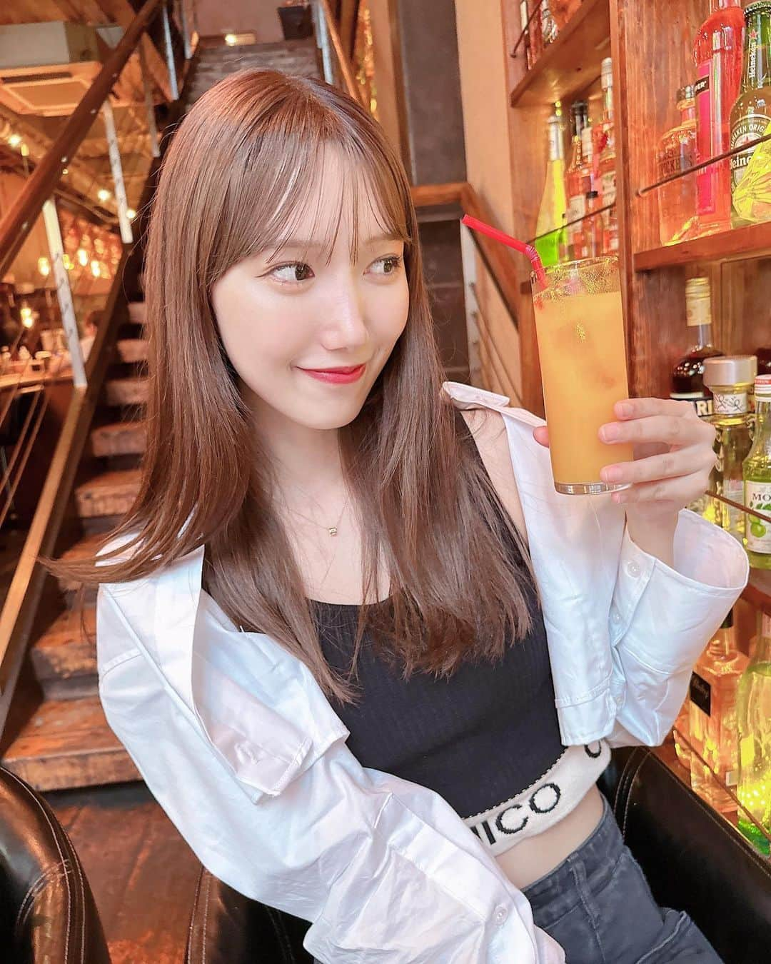 田中菜津美のインスタグラム：「. . ラジオ終わりしのちゃんと 夜ご飯してきた🍹 . お腹空きすぎてて オムライス飲んじゃった . #福岡グルメ #大名 #大名カフェ」