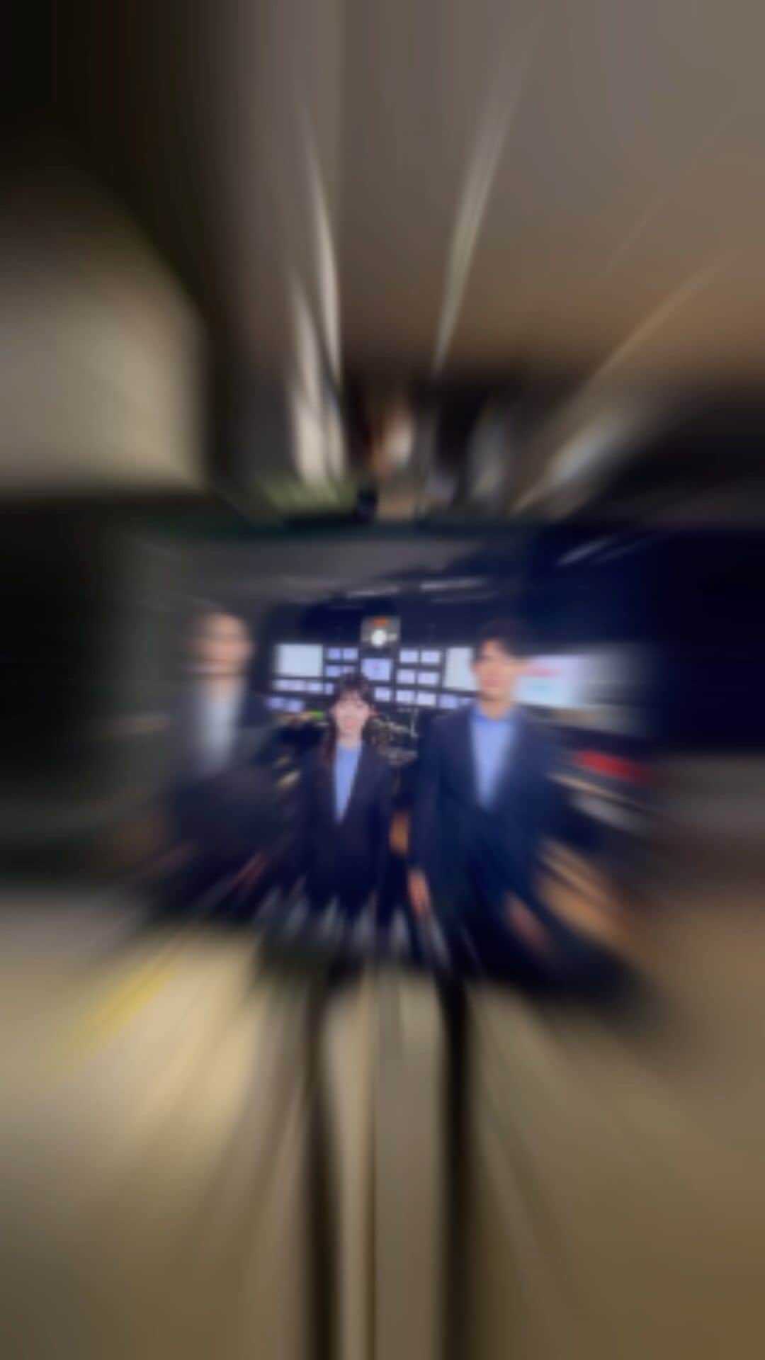 髙橋大悟のインスタグラム：「#テレ東SDGs #SDGsウイークエンド  テレビ東京では 「大切にします、ミライ 〜ずっと地球と一緒に〜」をキャッチフレーズに多様で豊かな社会づくりに貢献するための取り組みを続けています。  今回はその告知CMに、新人アナウンサー3人で出演させて頂きました！！🤩 撮影では初のCMということで上手くいかないこともありましたが、スタッフや関係者の皆さまのおかげで素敵なCMになったと思います。🙇‍♂️  今週16日(日)まで流れています！ ぜひテレビCMで見つけてみてくださーーい！！🙌🙌🙌  #私にとってのSDGsは #エコバックを使うこと！ #カバンに常に2つは入れています。 #あなたのSDGsは何ですか？  告知CMや撮影の裏側はこちらから👇 (公式Twitter)「テレビ東京SDGsウイークエンド」@TVTOKYO_SDGs」