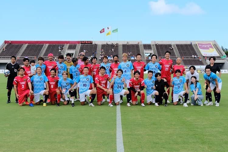 上里一将のインスタグラム：「． 7/8 サッカー系YouTuberオールスターズ vs 琉球レジェンズ  子供達にとって、心に残る最高な1日になってると嬉しく思います。  関わって下さった皆様、有難う御座いました🙇‍♂️  #沖縄 #沖縄市 #タピック県総ひやごんスタジアム」