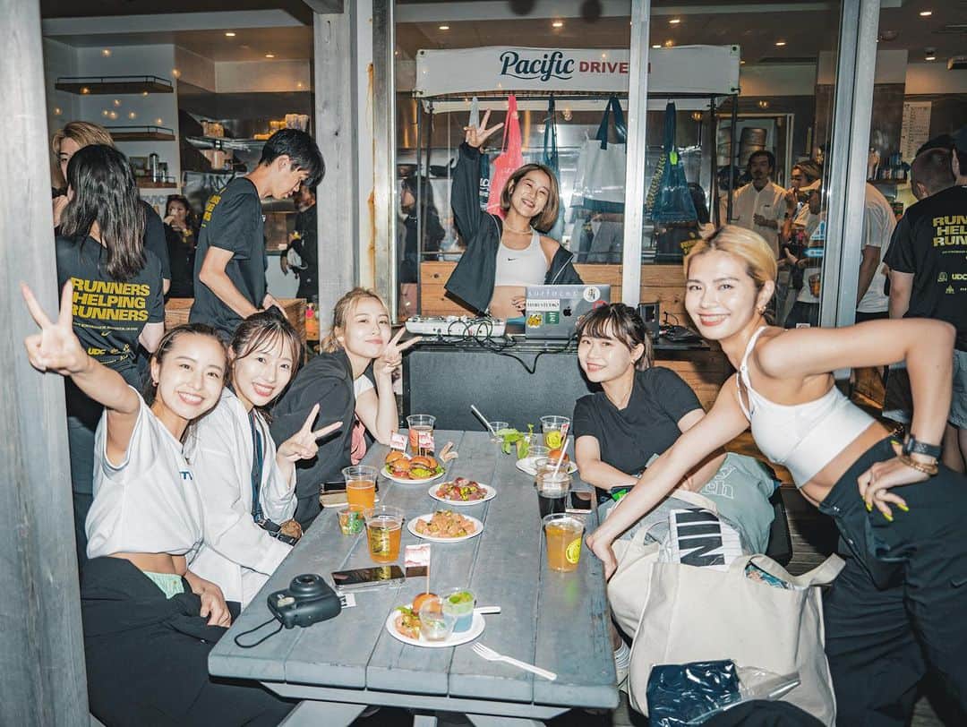 上野智子さんのインスタグラム写真 - (上野智子Instagram)「PEG VAN TOUR FINAL💘 @niketokyo @fitvibes_tokyo   📷 @anemone109   もう1ヶ月以上経つなんて！ 私の大好きな子たちとの写真を1枚目に。 (ジニ @jiniebae_ とニナ @nina_abokado がいないのが🥲) あやの筋肉きれいだな〜 そして私このブラトップ好きすぎるね。笑  #pegasus40 #nikerunning #pacificdrivein  #上野のおしごと」7月11日 20時36分 - tomokoueno