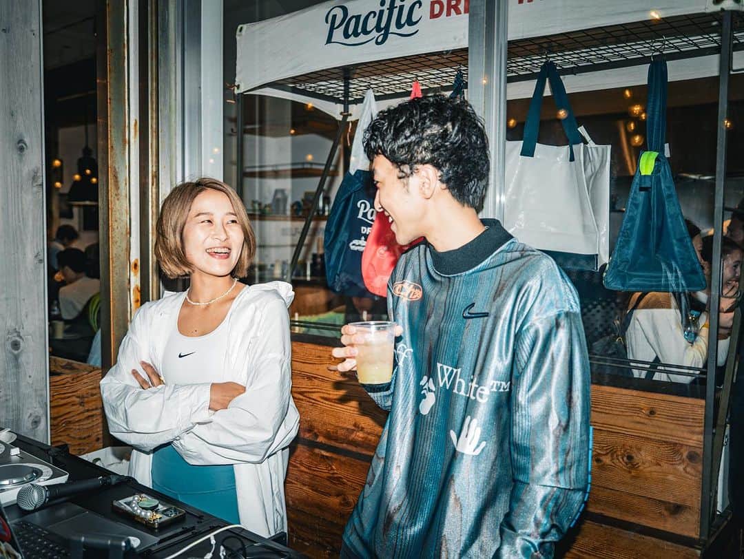 上野智子さんのインスタグラム写真 - (上野智子Instagram)「PEG VAN TOUR FINAL💘 @niketokyo @fitvibes_tokyo   📷 @anemone109   もう1ヶ月以上経つなんて！ 私の大好きな子たちとの写真を1枚目に。 (ジニ @jiniebae_ とニナ @nina_abokado がいないのが🥲) あやの筋肉きれいだな〜 そして私このブラトップ好きすぎるね。笑  #pegasus40 #nikerunning #pacificdrivein  #上野のおしごと」7月11日 20時36分 - tomokoueno