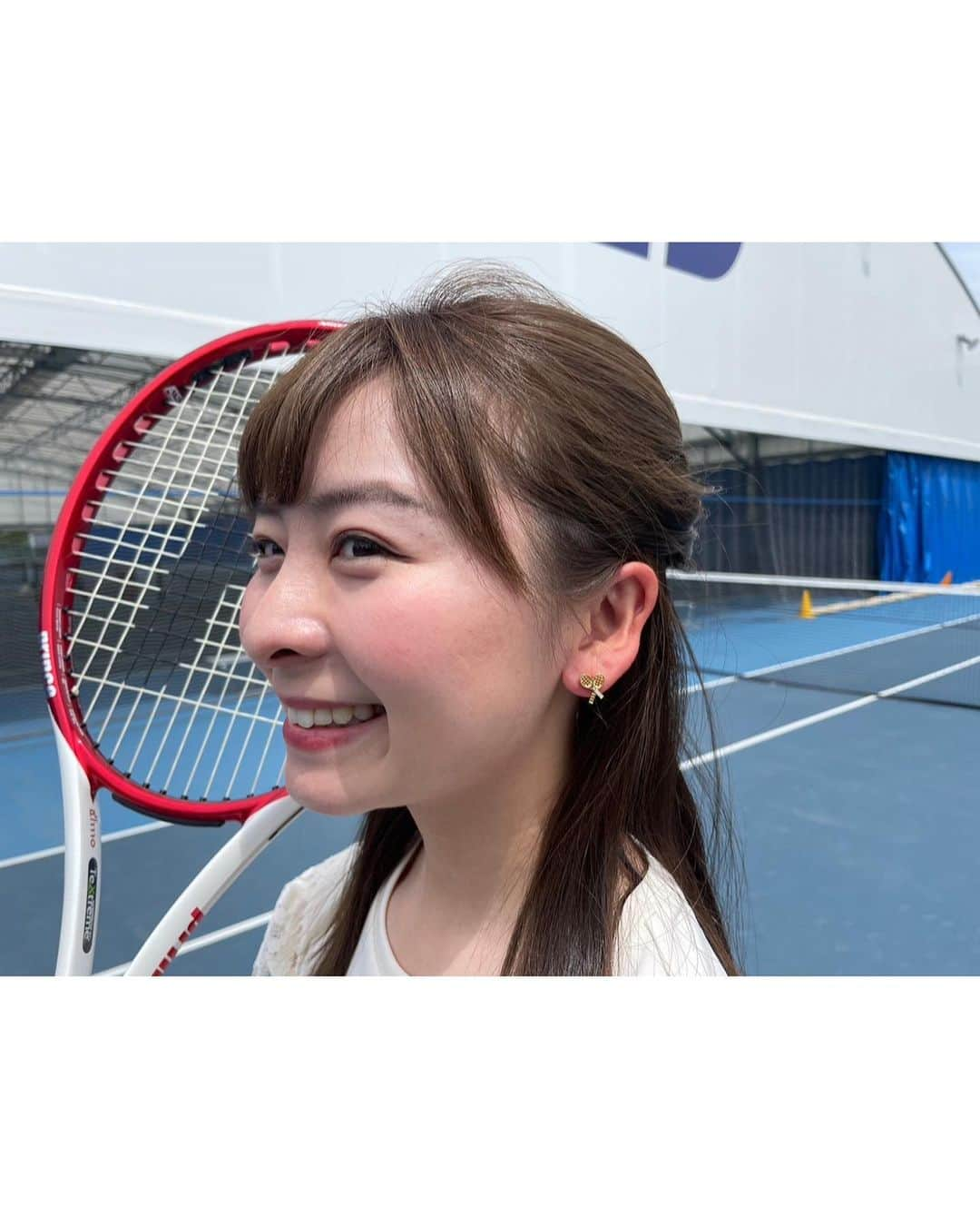 なみきさんのインスタグラム写真 - (なみきInstagram)「テニスプレーヤーなみき🎾！笑 これはこの間小野田さんとコラボさせていただいた時のもの！ 私も人生初のテニスに挑戦させていただきました☺️ ラケットもテニスウェアも　@princetennisjp さんで！ しかも私の耳には、なんとテニスラケットのピアスまで☺️！　 めちゃくちゃ可愛い❤️ このピアスも @princetennisjp さんから出ているみたいで人気過ぎて再入荷待ち、そして予約制らしいです！！ テニス、めっちゃ楽しかったのでまたやりたいな〜☺️！ 面を使うっていうところでゴルフとも似てるかも！？笑」7月11日 20時37分 - namiki_golf