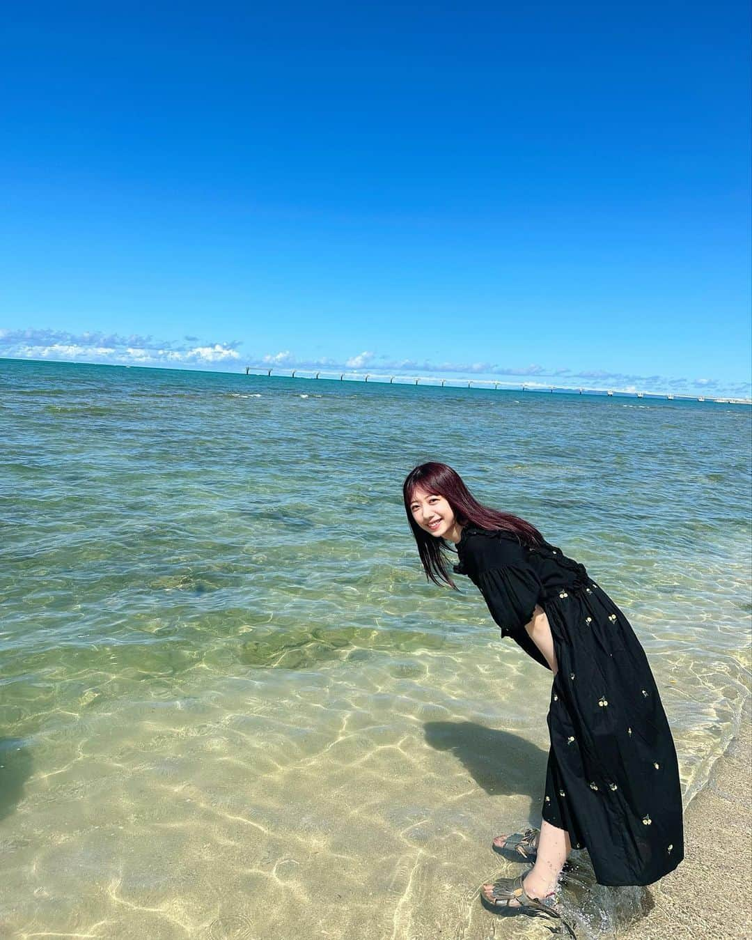 真山りかさんのインスタグラム写真 - (真山りかInstagram)「. ⁡ okinawa  #okinawa  #sea   ⁡#まやまにあ ⁡ .」7月11日 20時34分 - ma_yama_official