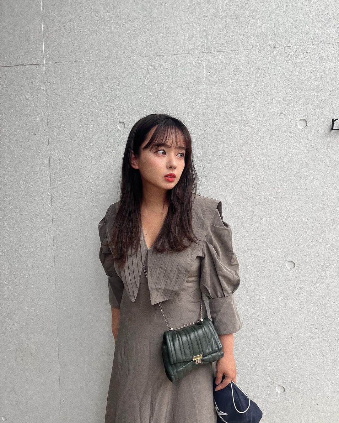 山田菜々のインスタグラム：「まだこんなに暑くなる前の写真🌵 バッグ無理やりしめるのそろそろやめよ🫣  毎日あつすぎるね🥵 我が家は犬のためにほぼずっとクーラー🍧 今年の夏は電気代どうなるのやら...😂 熱中症お気をつけください❤️‍🔥」
