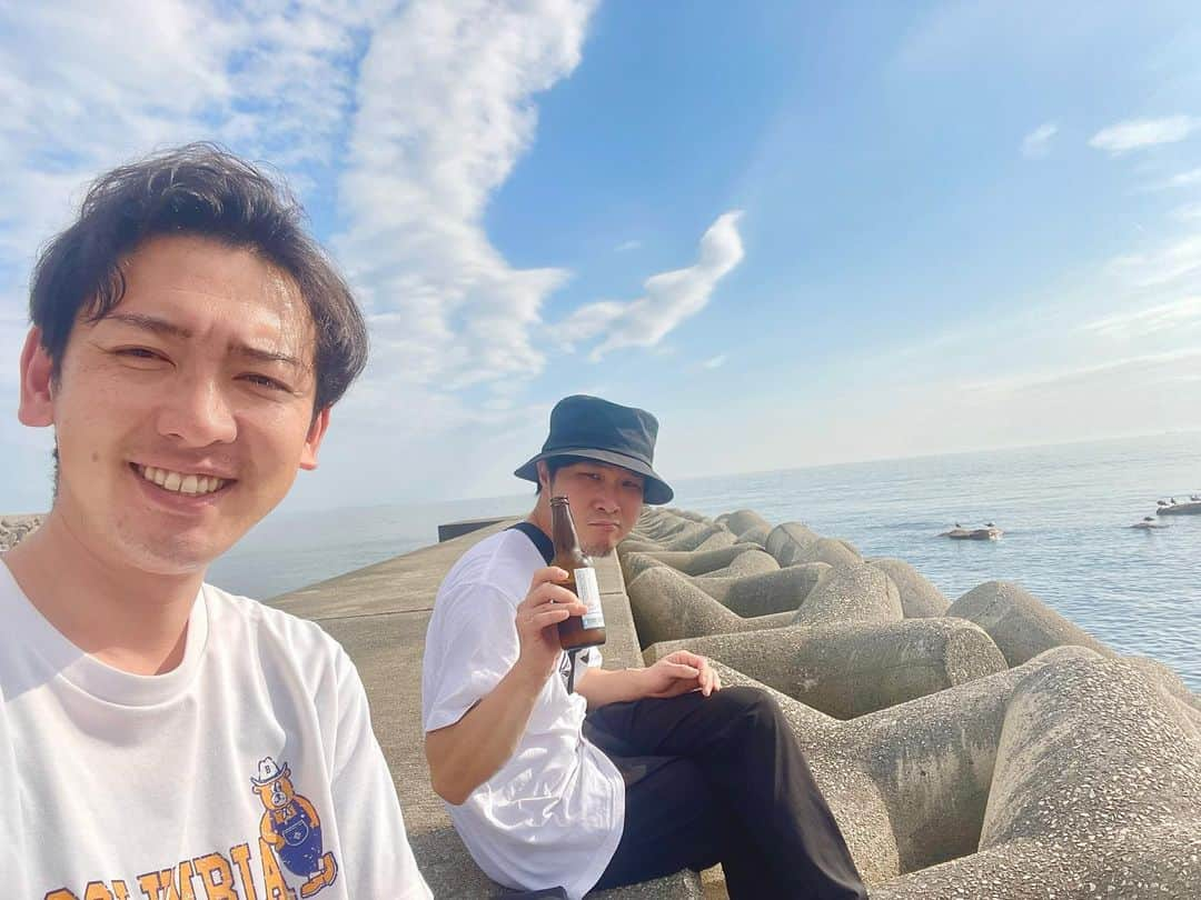 井尻貫太郎さんのインスタグラム写真 - (井尻貫太郎Instagram)「何年振りかに同期の近藤と会った。 明るなったなぁ、と思ったけどよくよく考えたら、 昔からずっと明るい。 #ビーフケーキ #元ビーフケーキ　近藤 #ずっと明るい #暑い」7月11日 20時38分 - kantaro_ijiri