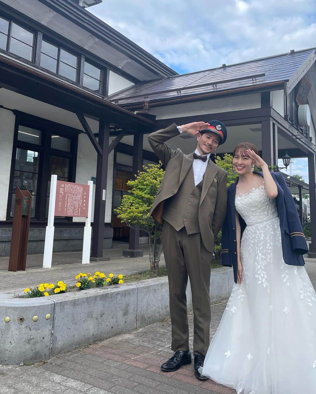 楠ダニエルさんのインスタグラム写真 - (楠ダニエルInstagram)「先日は人生初の北海道へ ⁡ 2泊3日の撮影ので室蘭まで 行ってきました🐮 ⁡ ロケで見た景色が壮大で 北海道をしっかりと感じれました ⁡ 出来上がりが楽しみ😊 (今回はオフショットのみ) ⁡ ⁡ 実はちょっと命懸けのシーンも ありましたが無事生還して戻り何より。 ⁡ カレーラーメンは食べ損ねましたが 帰りの空港でジンギスカンはしっかりいただき🙏 ⁡ ⁡ あぁとても楽しかったなぁ☺️ ⁡ ⁡ 北海道さんまた呼んでね！ ⁡ ⁡ ⁡ ⁡ ⁡ ⁡ #北海道#フリーランス#メンズモデル#フリーモデル #ハーフモデル#ハーフ #freelance#bridal #フリーランスモデ撮影#タキシード #tuxedo  #wedding #ウェディングドレス #前撮り #ブライダル#ウエディング#結婚#ブライダルモデル」7月11日 20時40分 - danny.57