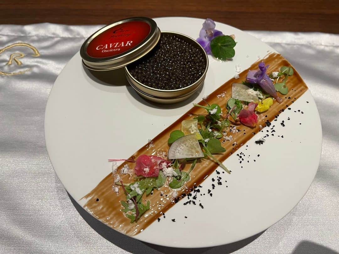 別所哲也のインスタグラム：「フランスBRISTOL 風　キャビア　絶品」