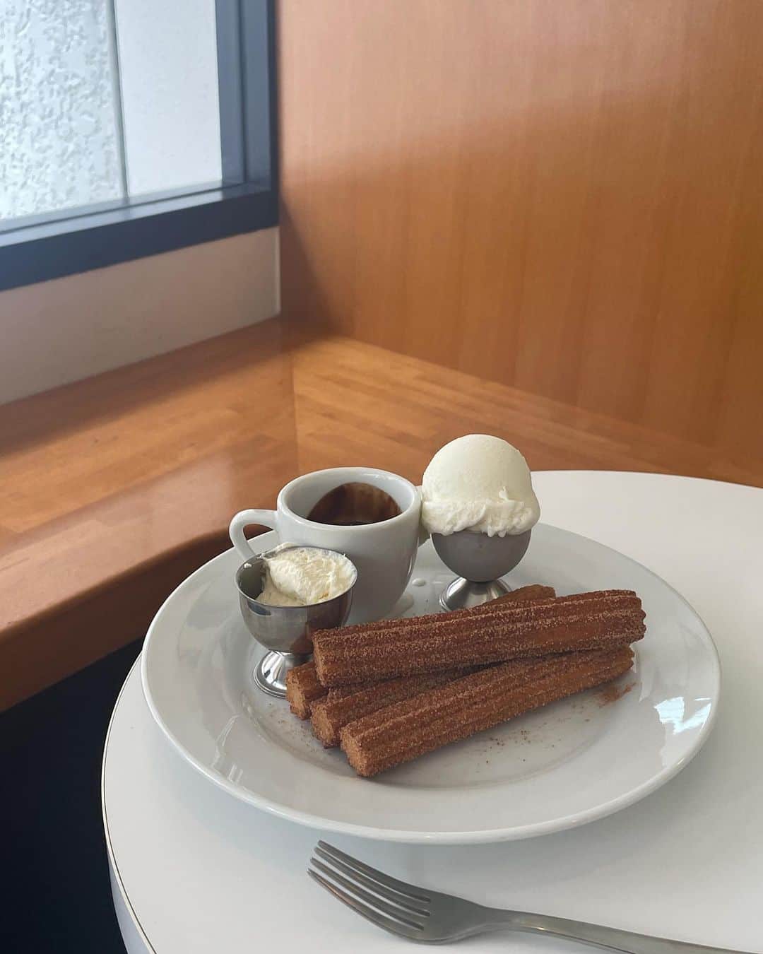 AMOさんのインスタグラム写真 - (AMOInstagram)「お兄を待ちながら娘とアイス休憩した日🥄 わたしたちのオアシス @bigbaby_icecream   #amo_cafestagram」7月11日 20時41分 - amo_whale